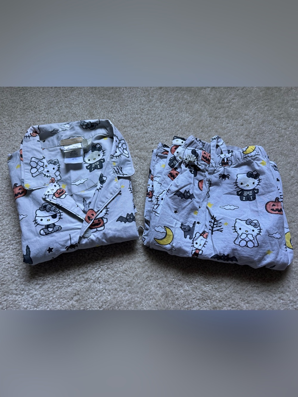 Hello Kitty Kids Pajama Set - Light Gray Halloween Cat Print